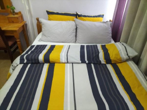 Parisian private room near city center by metro 5